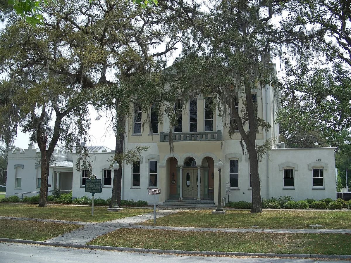 The old Clay County Courthouse in Green Cove Springs, shaded by oak trees