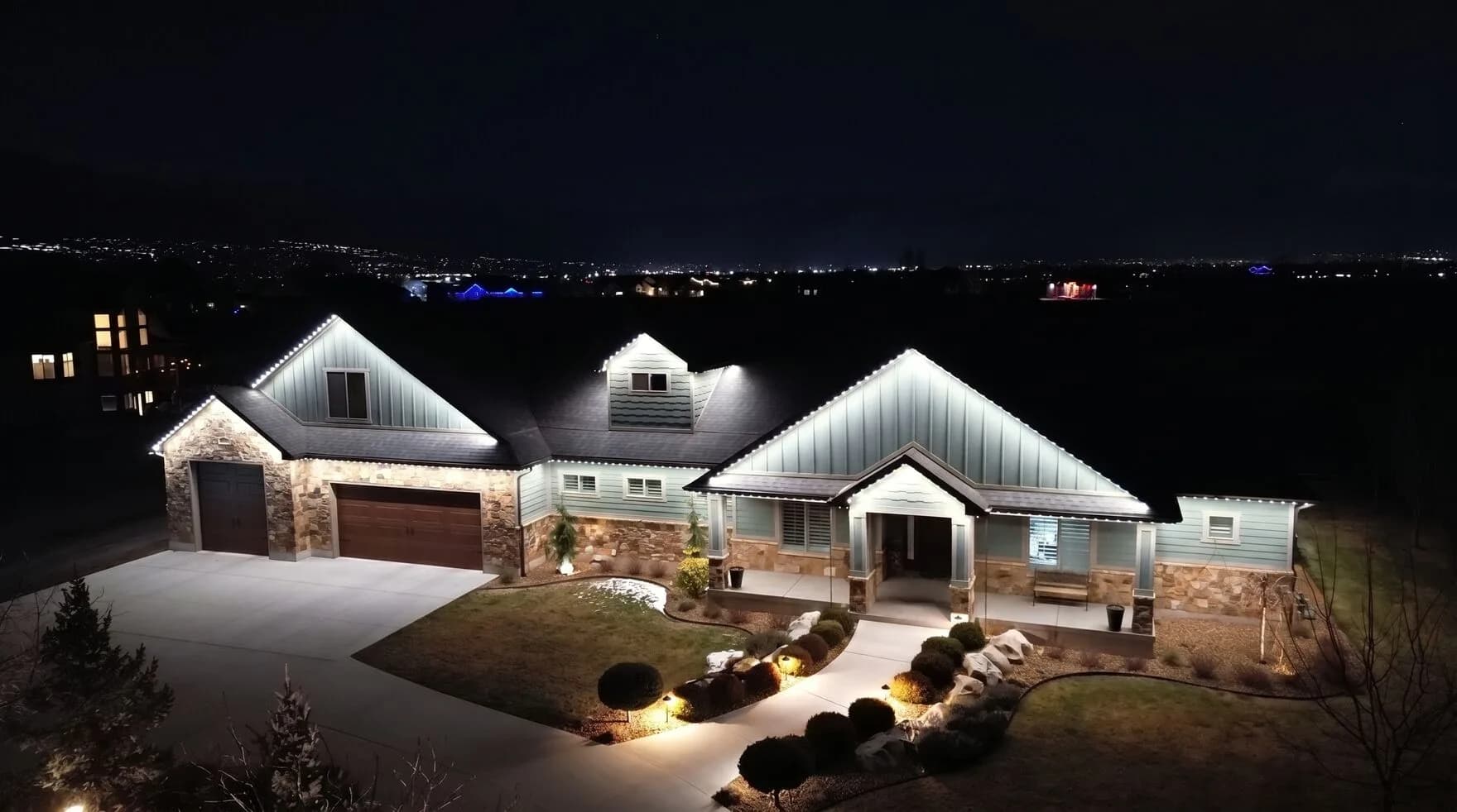 TruLight permanent lighting in cool white on a home (TruLight network scene)